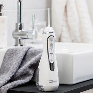 Cordless water flosser